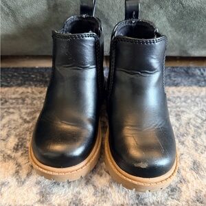 Old Navy Black Leather Chelsea Boots